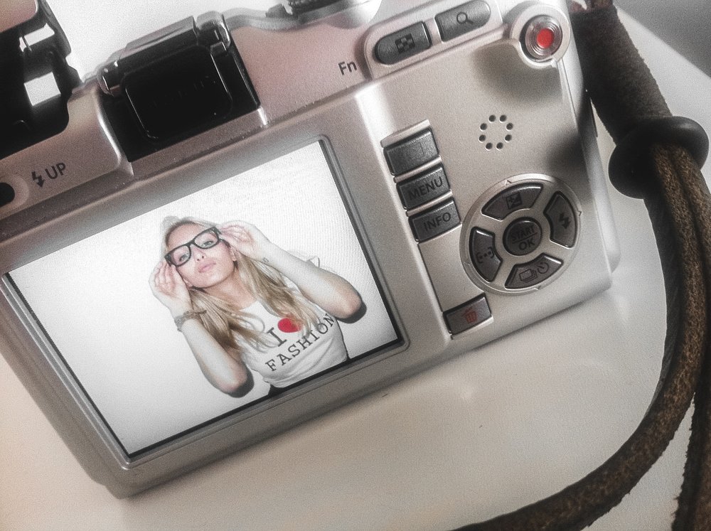  Olympus User Magazine Cover Feature Interview Article Jay McLaughlin PEN E-PL1 Photoshoot Fashion Models Girls Having Fun T-Shirts 